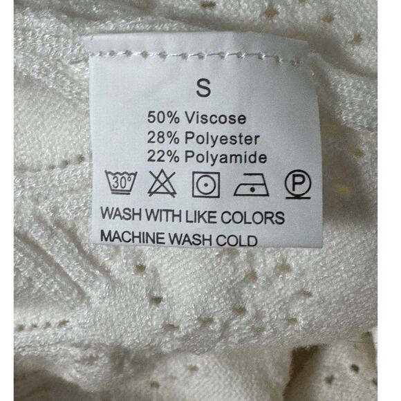 NWOT Women's Crochet Knit Ruffle Ivory Shorts Beach Cover Up Size S - Picture 3 of 5